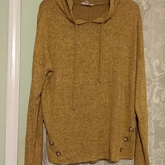 Stitch and Knot Tops - Long sleeve shirt
